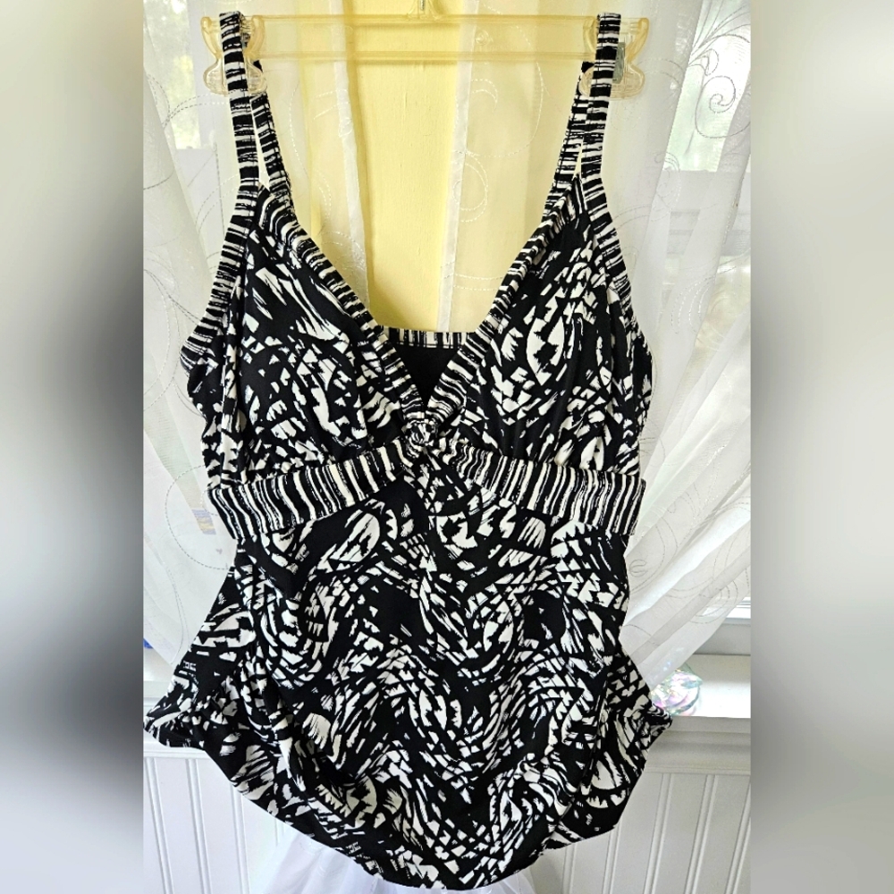 Caribbean Joe Women's Sz 16 Tankini Top Black & White Graphic Print EUC